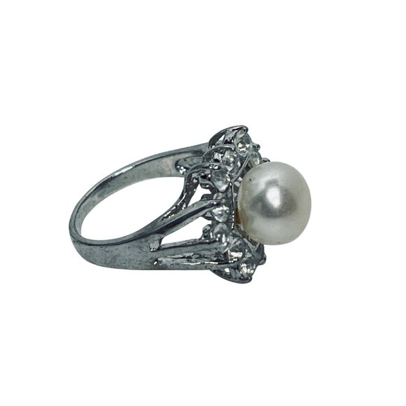 Elegant Design Silver Tone Faux Pearl & Rhinestone Statement Ring (R426) - Picture 6 of 8